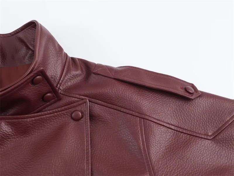 VYRA - ג’קט דמוי עור מחויט עם צווארון קלאסי, גזרה אלגנטית וסטייל נקי