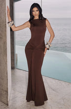 AURELIA - שמלת מקסי אלגנטית עם גב פתוח, כיווצים מחמיאים, גזרה צמודה ומפתח צוואר