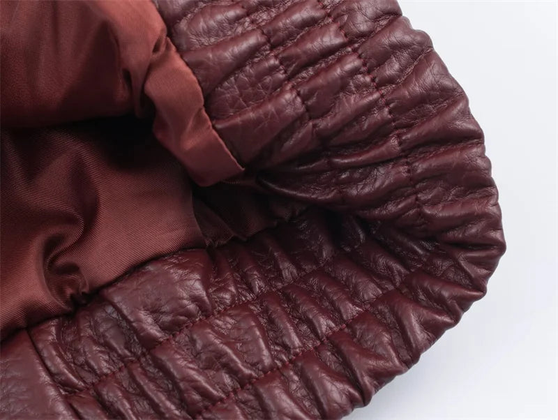 VYRA - ג’קט דמוי עור מחויט עם צווארון קלאסי, גזרה אלגנטית וסטייל נקי