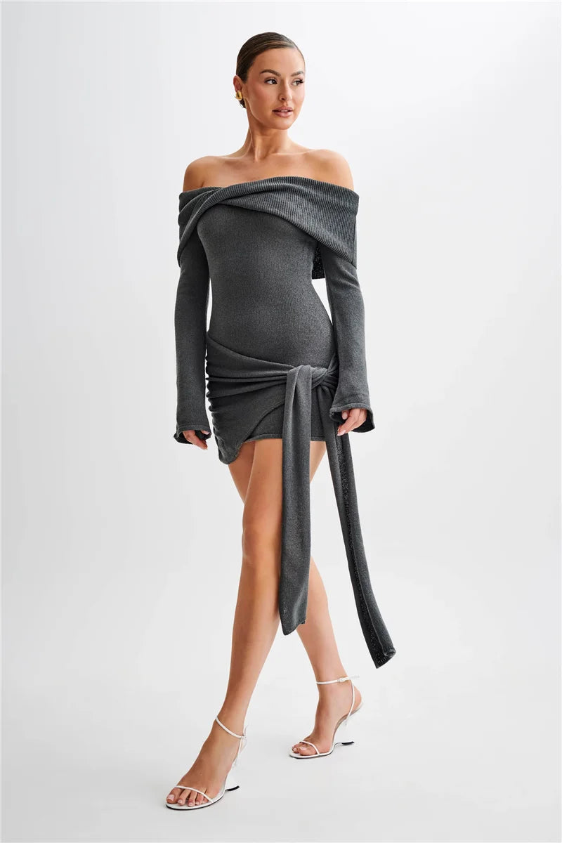 VELYN - שמלת מיני סריג אלגנטית, עם כתפיים חשופות, ושרוולים ארוכים