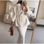 סט שני חלקים צמרי בעיצוב מלכותי חצאית מידי ובלייזר - Reina