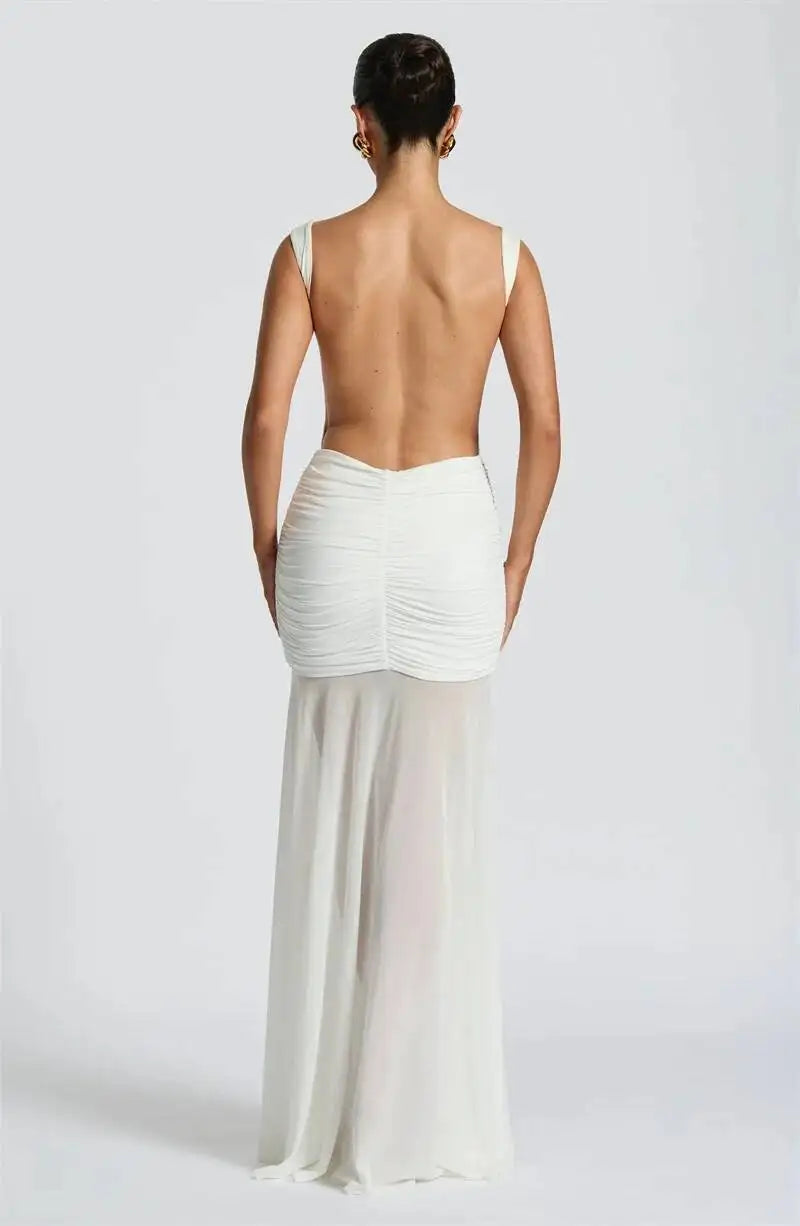 FLORIA - שמלת מקסי אלגנטית עם גב פתוח ועיטור פרח מתכתי בגזרה צמודה