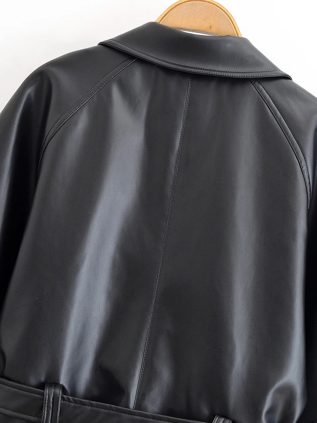 VANELLE - מעיל דמוי עור קצר עם חגורה וצווארון דש