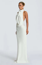 LAURA - שמלת מקסי אלגנטית עם צווארון הולטר, גב פתוח וחגורה מעוטרת