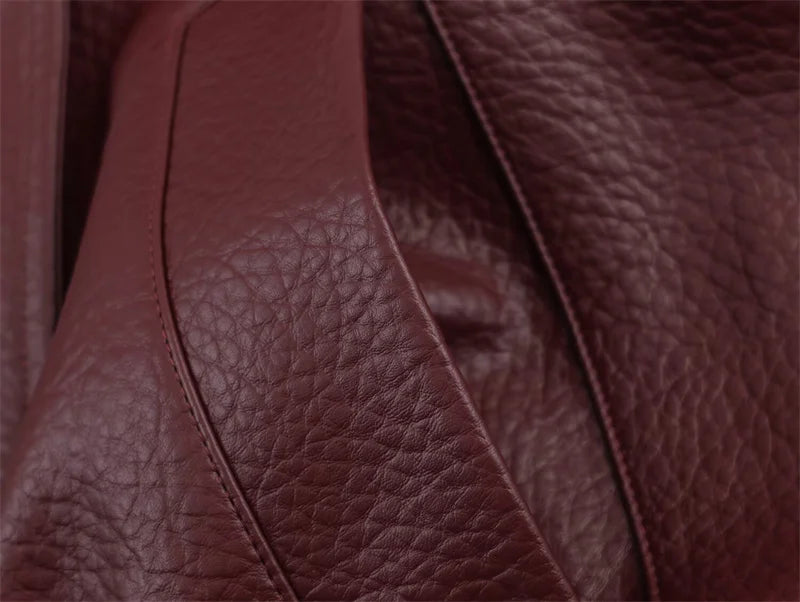 VYRA - ג’קט דמוי עור מחויט עם צווארון קלאסי, גזרה אלגנטית וסטייל נקי